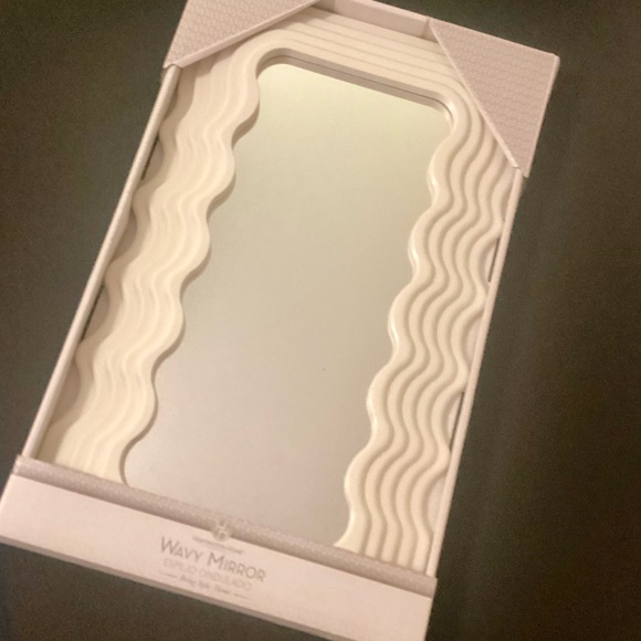 NWT NIB HUNTINGTON HOME WAVY MIRROR White - Picture 7 of 9